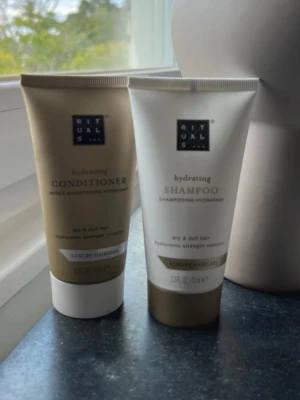 Rituals balsam och schampoo - Balsam och schampoo ifrån rituals, återfuktande och perfekt för torr hårbotten✨