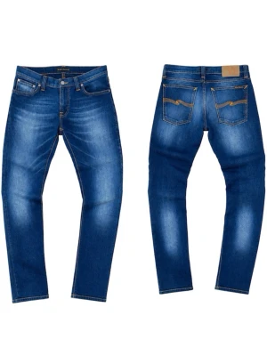 Blå jeans från Nudie Jeans (Mycket feta fades) - Snygga blå jeans från Nudie Jeans med klassisk femficksmodell och kontrastsömmar. Jeansen har en slim fit passform och är tillverkade i slitstark denim med snygga slitningar och tvättade detaljer. Perfekta för en avslappnad och trendig look. Kolla in min profil för ännu mer schyssta plagg som detta!