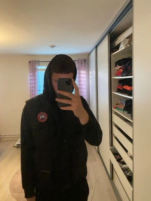 svart canada goose väst - svart goose väst, bra till hösten, väldigt snygg