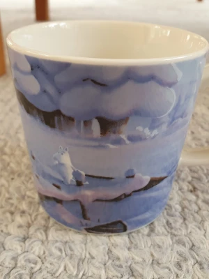 Muminmugg Trollvinter Mumin  - Felfri mugg med etikett kvar. Säljer fler Muminmuggar så kika gärna på mina övriga annonser också. Packar mycket noggrant. 