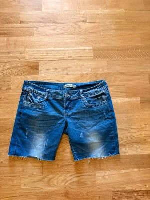Vintage shorts från Italien  - Säljer ett par Vintage shorts köpta från Italien. De står strl XL men de är inte riktiga XL för de gamla/ italiensk strl. Skulle säga strl M eller L. 