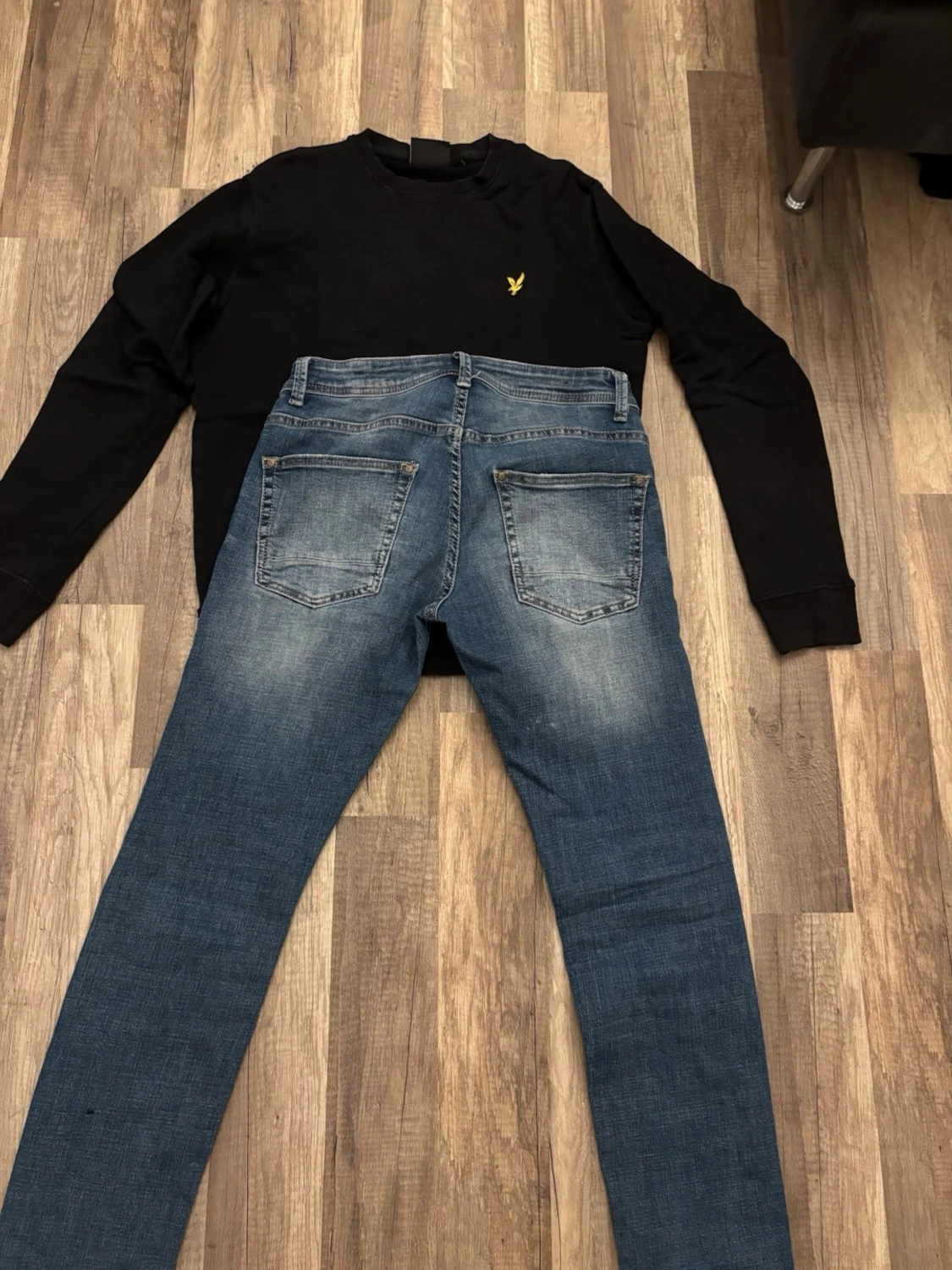 Blå slitna jeans från LUKE&CO - 2
