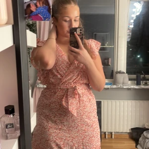 Klänning - Klänning var av har använts 2 gånger vars ord pris var 600kr 