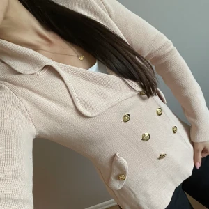 Kofta - Rosa Ciara Forthi kofta, endast provad. Nypris 670:- Kommer inte till användning 🌺