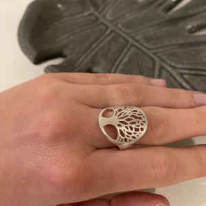 Superfin ny silver ring - Superfin ny silver ring •Storlek: 20 mm •Stämplad 925 •Pris: 85 📬Kan skickas mot fraktkostnad(13 kr)  🚭Djurfritt och rökfritt hem