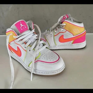 Jordan 1 - Jordan 1 mid har bara haft dem i min runt ett år äkta också