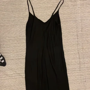 svart långklänning  - fin svart långklänning. toppen skick 