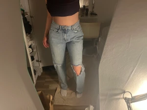 Gina tricot, ut svängde jeans,  - Passar bra, använt en eller två gånger. Fortfarande i bra skick 
