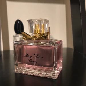 Parfym  - Säljer min Miss DIOR Cherie parfym. Är inte säker om den är äkta. Frakt ingår! 💓 