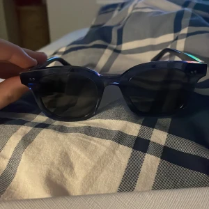 Chimi 02 blue - Köpta på chimis hemsida i sommras. Inte ens använda en handfull gånger. Sommarens snyggaste brillor till ett dunder pris!