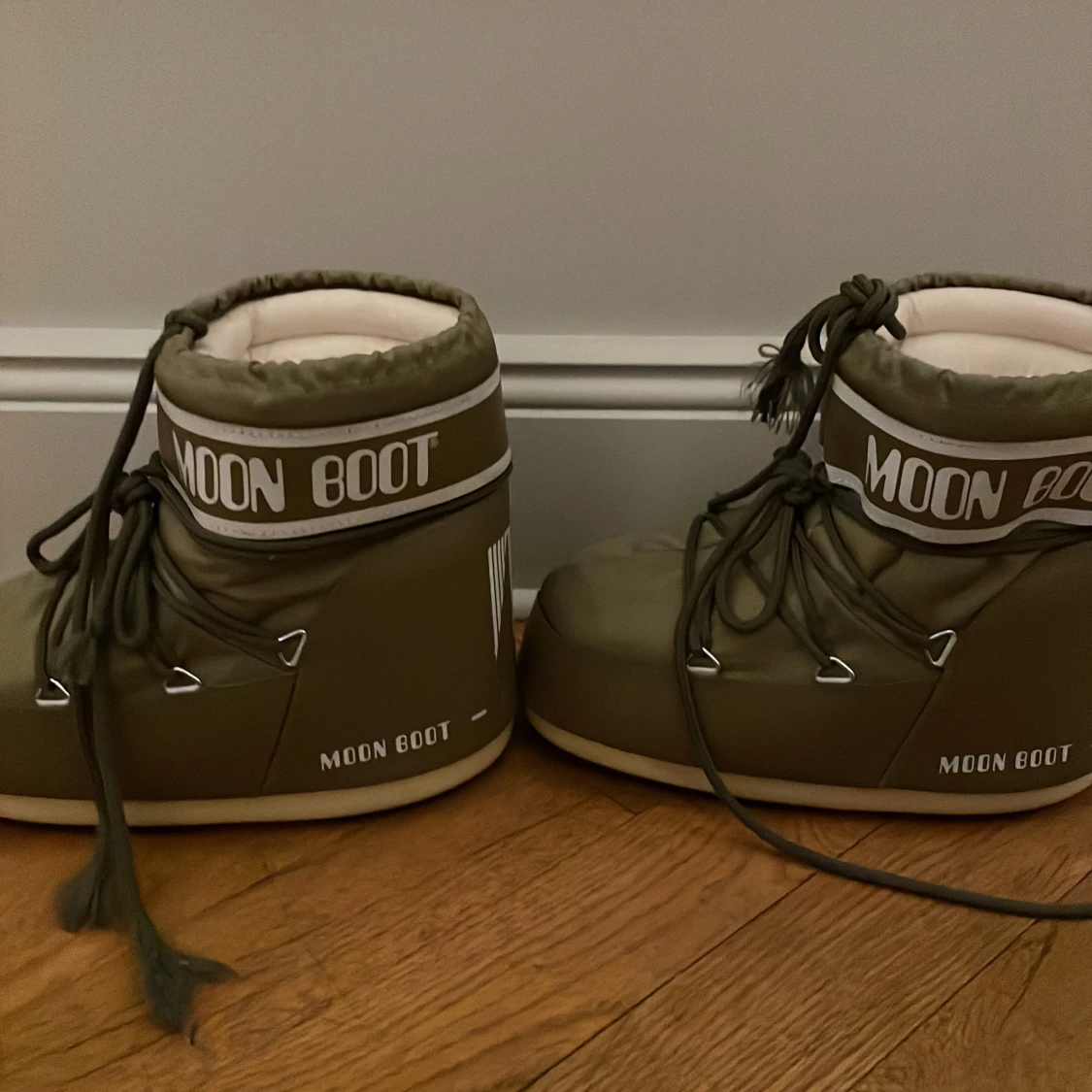 Ett par jätte snygga moon boots  - 90