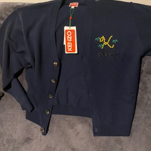 Cardigan - Intressekoll på kenzo cardigan, helt ny, 4200 säljer för 2000 + frakt