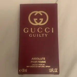 En oanvänd Gucci perfym. Luktar jätte gott köpt för 1100 men säljer för 529