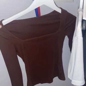 Brun tröja från Gina tricot Aldrig andvänd Köpt för 200