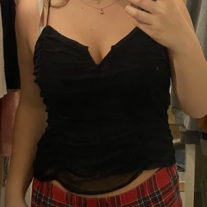 Svart linne storlek L - Liten i storlek