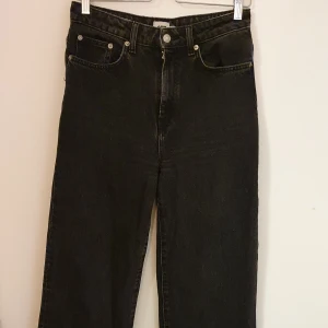 Jeans S/XS - Lager 157 modell Boulevard jeans i stl S men lutar åt der mindre hållet, inga defekter och bra skick