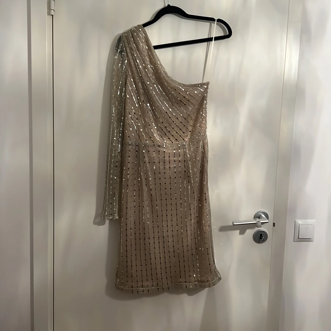 Guld klänning använd 1 gång ! 