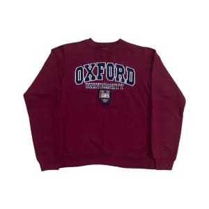 University Of Oxford Vintage Unisex Sweatshirt 🤍  Pris: •299kr  Stl: XS  Bredd 46cm Längd 60cm  Kontakta mig för mer info 🤩  