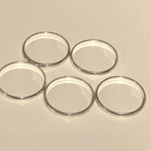 Ringar - Säljer 5 stycken ringar i storlek xs/s. 1 för 15 eller alla för 50kr. Frakt 15kr🫶🏼