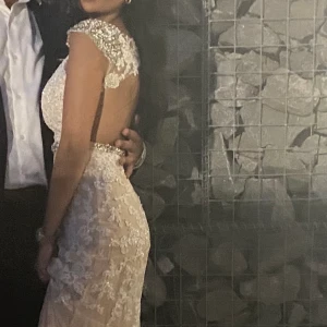 Långklänning strl 34 - Långklänning i fint skick, endast använd en kväll. Strl 34. Finns i Jönköping/Linköping men kan även fraktas.