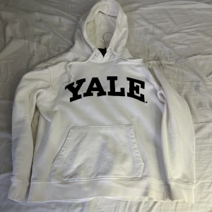 Zara tröja - Tröja från Zara som jag köpte i somras. Tröjan är för liten för mig och använd fåtal gånger.