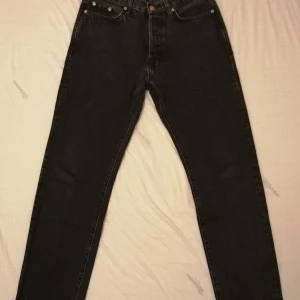 Straight/regular fit jeans - Svarta straight/ regular fit jeans i storlek 28 waist/ 32 length. Skick 9/10 inte använda jätte mycket. Pris kan diskuteras