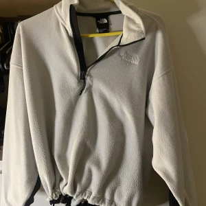 North face fleece jacket - En jättefin north face fleece, aldrig använd.