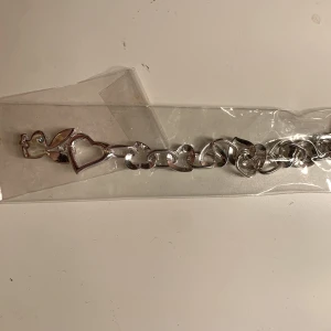 Playboy armband  - Säljer ett fint berlock liknande armband, aldrig använt😍