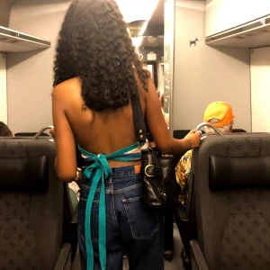 Topp med öppen rygg - Underbar topp med öppen rygg och fina pastellfärger💛🧡