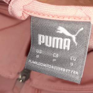En rosa puma kofta storlek S säljer för 120 kr men köpte den för 300-400 kr 