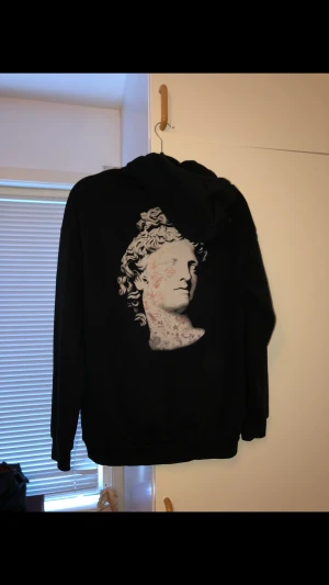 Tired hoodie - Fin svart hoodie