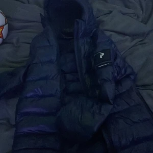 Peak performance  - En bra vinter jacka. Använd ett få tal gånger. 