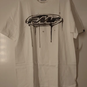 FMF tshirt  - 100% bomull vit Tshirt  från mexico (finns i XL och L)