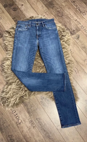 Levis 511 - FRI FRAKT Storlek 30x32 Ihop sydd under gylfen