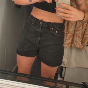 Svarta shorts  - Lager 175 svarta shorts som är knappt använda.