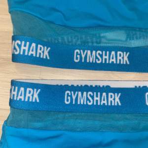 Bikini från Gymshark i otrolig blå färg😍. Klippte bort lapparna men aldrig använd! Båda delarna är i S