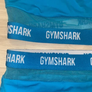 Bikini - Bikini från Gymshark i otrolig blå färg😍. Klippte bort lapparna men aldrig använd! Båda delarna är i S