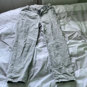 140 - Dom är sköna men har bara använt dom typ tre gånger och jag är 1,49 och dom är lite små men man kan ha dom 