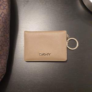 Korthållare / liten plånbok från DKNY, äkta.