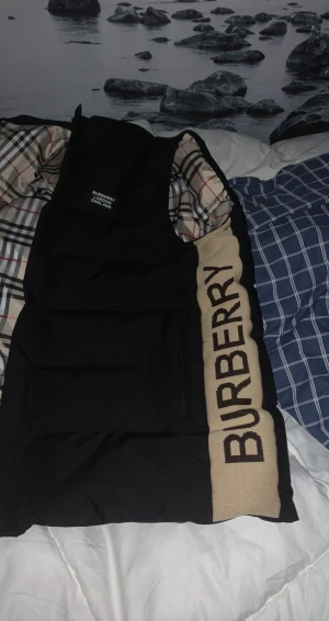 Burberry väst storlek M - Bra kvalite, burberry väst, gör dig varm 