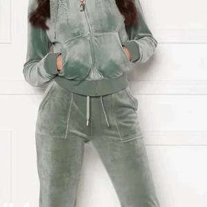 Har nån dessa vill jätte gärna ha! - Hej, detta skulle jag vilja ha HELA sättet spelar ingen roll färg helst detta vet en som har men har nån annan för typ 500-700kr kontakta mig privat❤️ just det XS eller XXS