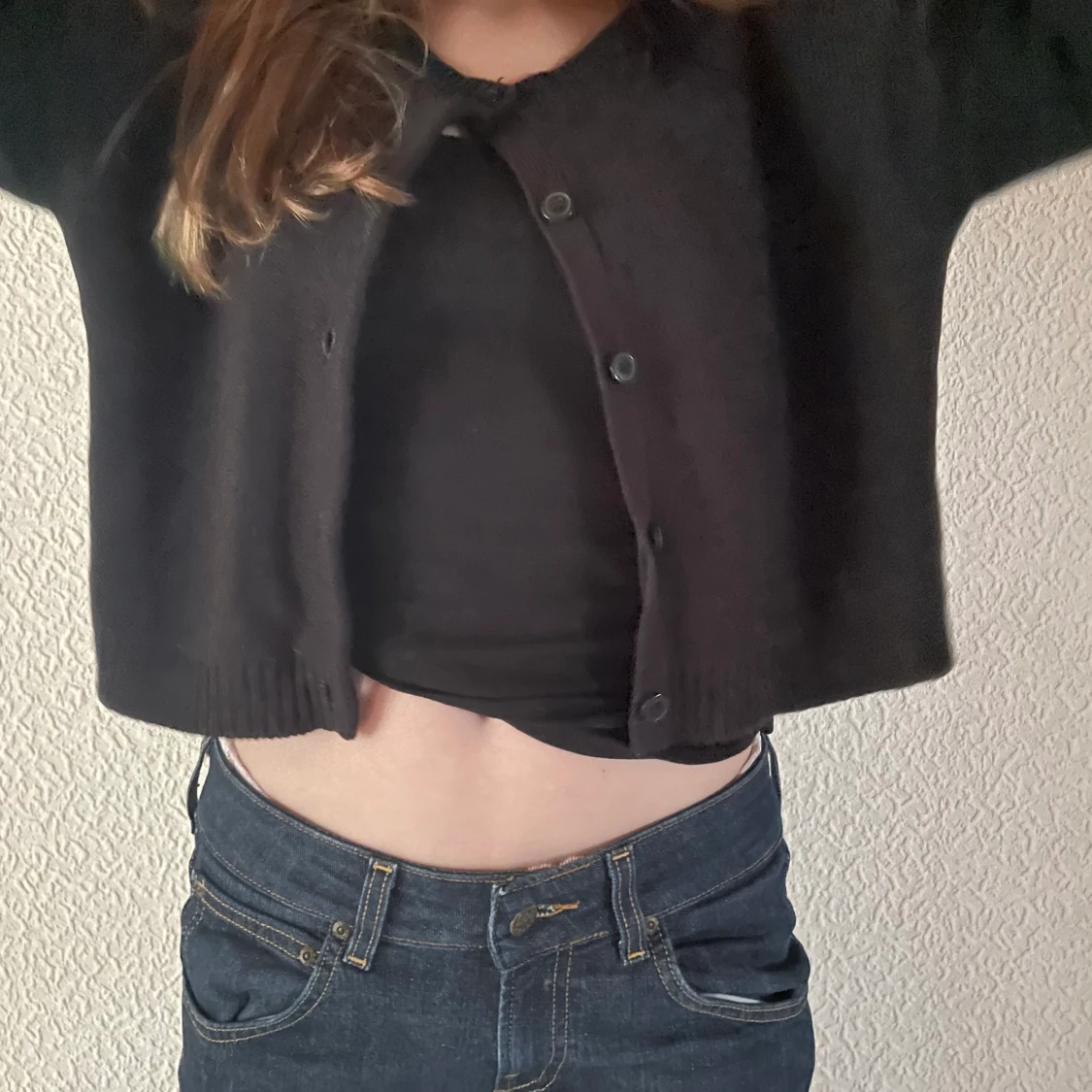 Stickad svart kofta m knappar från HM