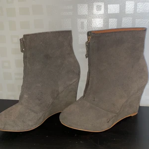 Zara skor - Zara klackskor från ”basic collection”. 150+frakt. Lite småfläckar, syns på bild