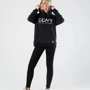 Colourwear Hoodie - En svart Colourwear hoodie i ny skick i storlek S herr storlek, andvänd ca 3 gånger inga defekter eller sprickor i trycket🤍