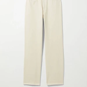 Weekday Rowe jeans 26/32 - Superfina jeans i Weekdays populära modell Rowe!! Storlek 26/32. Köpta här på Plick men tyvärr fel storlek för mig 🥺 Bra skick!! 250 kr + frakt! ⭐️