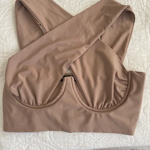 Topp  - Beige topp, aldrig använd 