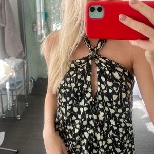 Topp från zara - Super snygg topp från zara, endast använt ett fåtal gånger💗