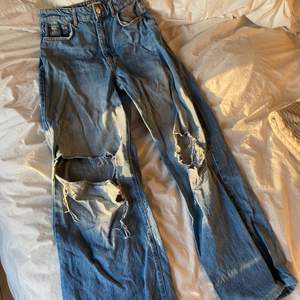 Ett par jeans från Gina tricot, originalpris: 600kr