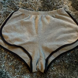 Brandy Melville Shorts - Shorts köpta på Brandy Melville i USA💕 Strl S, stretchigt material, mjukt! Köpta för 220kr💕 för små för mig