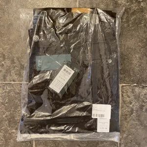 only & sons slim fit jeans i khaki färg  - WTS only & sons slim fit jeans i khaki färg.  Finns i följande storlekar:  W32 L30  W28 L32 W30 L30  W32 L32  W36 L34 W32 L34 W30 L32  W30 L30  Byxorna är helt nya och oöppnade!   Mitt pris/st: 120kr+frakt  Ordinarie pris/st: 400kr 